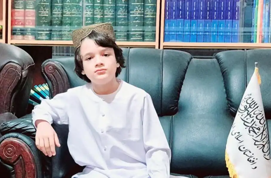 کودک نابغه ۹ ساله افغانستانی و آموختن ۸ زبان بدون مکتب