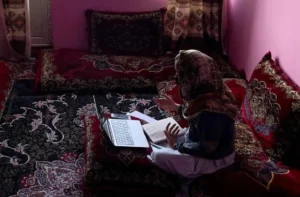 بازماندن هزاران دانش‌آموز پس از قطع اینترنت گسترده از صنف‌های آنلاین