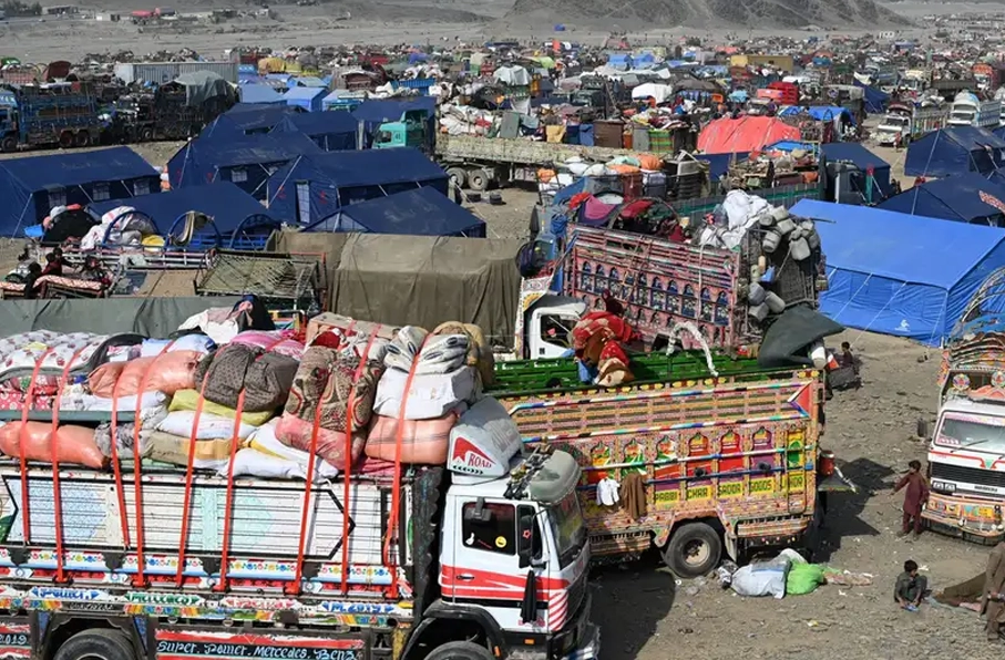 طالبان: ۹۱۰ کورنۍ په یوه ورځ کې هېواد ته راستنې سوی دي