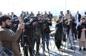 هشدار مرکز خبرنگاران: طالبان دسترسی به اطلاعات را به‌صورت سیستماتیک سرکوب کرده‌اند