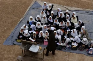 روز جهانی سواد آموزی؛ تاکید یوناما بر حق آموزش برابر زنان و دختران در افغانستان
