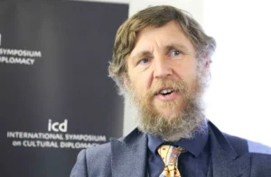 مایکل سمپل: کمک خلیلزاد زمانی مفید است که طالبان خود را اصلاح کنند