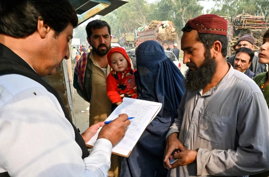 بازداشت بیش از ۴۵۰ مهاجر افغان در پنجاب پاکستان