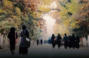 روز جهانی دختر؛ سفارت بریتانیا: در کنار دختران افغانستان ایستاده‌ایم